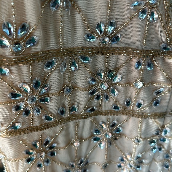 Mac Duggal SLEEVELESS HAND BEADED V-NECK GOWN size 12 NEW $398 - Picture 13 of 14